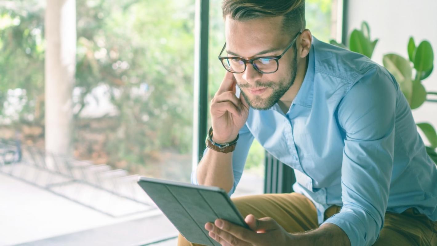 Team collaboration on financial market research and industry analysis